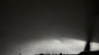 国道12号、雪のため
かなり見通しが悪くなっています。安全運転を‼️
（峰延〜光珠内間20時10分頃）